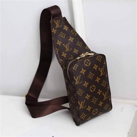 louis vuitton womens pouch|louis vuitton pouch male.